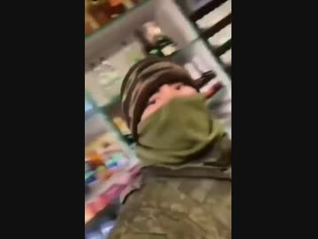 ホモと見る　店を略奪して自撮りするロシア兵