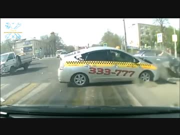 その車たちは事故をする【014】