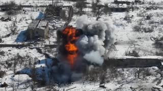 Танк Т-72 росіян підривається на вибуховому пристрої в Україні-720p