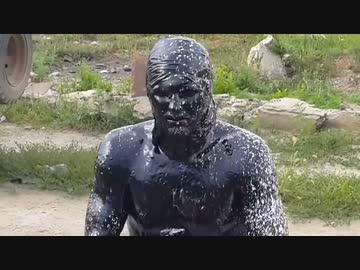 ホモと見る原油に飛び込むロシア人