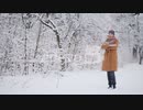 A Woman Stands In A Winter Park Admiring The Snow 　江渡賢慈