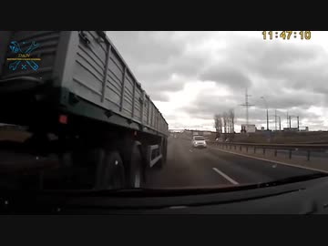 その車たちは事故をする【018】