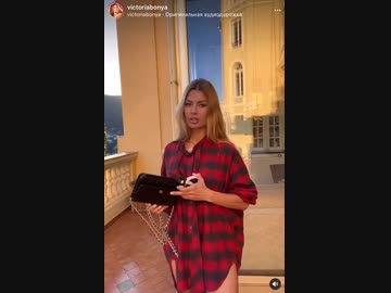 女vsシャネルのバッグ