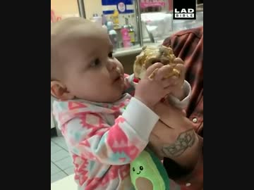 ホモと見る　初めてアイスを食べて堕ちた赤ちゃん