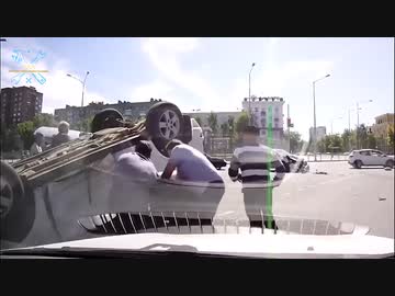 その車たちは事故をする【021】