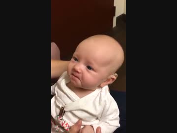 ホモと見る　補聴で初めて母親の声を聴いたベイビー