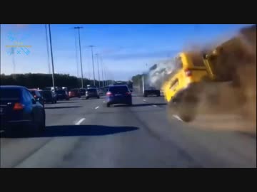 その車たちは事故をする【024】