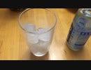 涼しくなる動画　氷の入ったコップにラムネを注ぐ！！