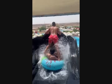 ホモと見る死ぬほど勢いがあるウォータースライダー