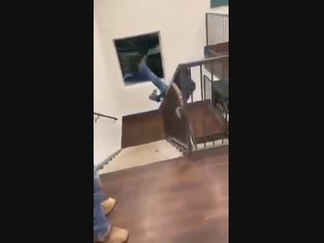 ホモと見る　階段滑り