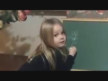 ホモと見る　ニャンコに花の描き方を教える幼女