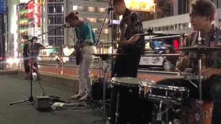 新宿で路上ライブしたニダ