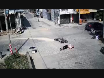 動画）バイク事故で倒れた人に対する中国人の反応【映像】