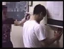 壁に手をつけ！撃つぞ！
