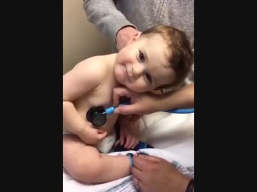 ホモと見る　親切な女医さんに一目惚れした赤ちゃん