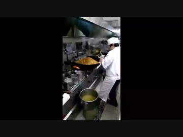 60人前の炒飯を作る男