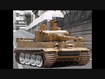 おじさんの腐った納屋のドアを蹴飛ばすひで