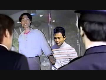 オークション中に警察に踏み込まれて必死に誤魔化すオークション男