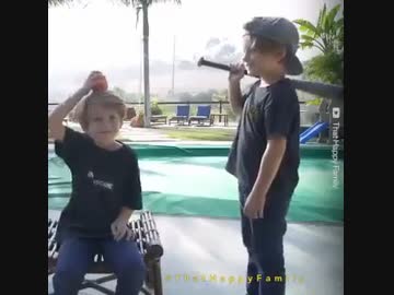 ホモと見る頭の上のりんごをバットで打つサイコパス少年