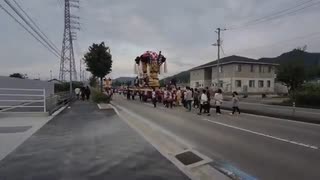次のかきくらべ会場への移動の列に巻き込まれたらしい。(1/2)