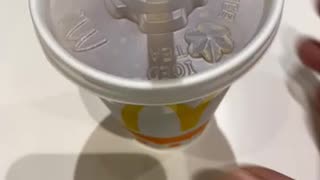 マクドナルドで、100円アイスコーヒー飲んでます