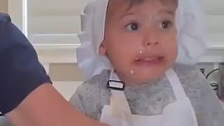 ホモと見る何でも口に入れたがる子供のお菓子作り