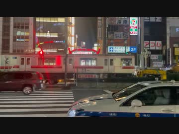 ホモと見る車道を走って電車を追う撮り鉄