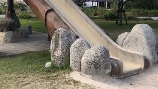 沖縄　離島　巨大カニの滑り台