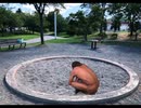 ひとりぼっちで砂遊びするタクヤさん