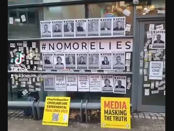 BBCの偏向報道に騙されてワクチン被害を受けた人々が、BBC本社に無数のステッカーを貼っている