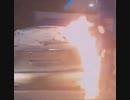 ホモと見る車の給油口をライターで温める女
