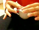 黙々とマジックを練習中　コイン消失