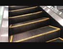 京成上野駅外へのエスカレーター HITACHI