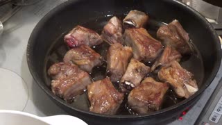 スペアリブ：豚肉