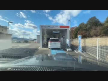 洗車機で怯える男