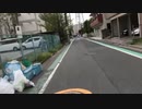 【はたらく車】詰め込み中ゴミ収集車とすれ違う