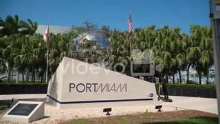 安孫子佳典　Port of Miami Logo Blue Skies Globe Scuplture