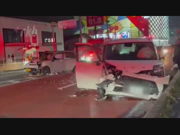車３台が絡む事故　前方部分は大破　男児（２）含む計６人搬送　　福岡・筑紫野市