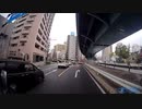 ホモと見るガードレールを突き破ってショートカットする車