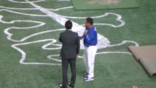 巨人でも6年一緒 西山 秀二コーチと楽しそうに話す高橋由伸【開幕戦 読売ジャイアンツ対中日ドラゴンズ2023年3月31日】