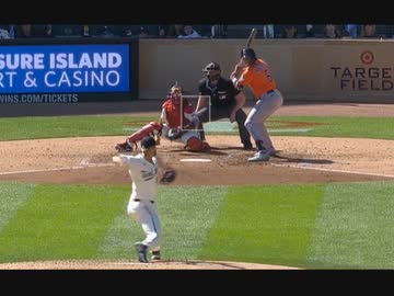 ホモと見るオウルボールを投げる野球選手