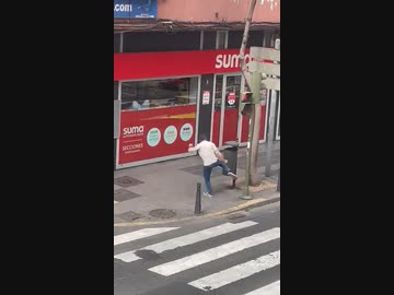 ホモと見るゴミ箱と戦うオッサン