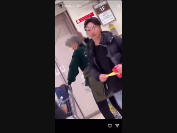 ホモと見る知らないババアをピコピコハンマーで叩くガキ