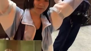 ホモと見るウキウキで警察に補導される女