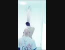 全裸の男を抑え込むヒットマン