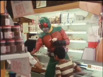 ホモと見るガキにアイスを無理やり食わせる仮面ライダー