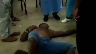 コロナワクチン接種会場で男性倒れる 191