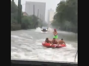 ホモと見る大雨の日も陽気な海外の陽キャ