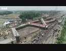 インドの列車事故、現場のドローン映像