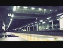 雨の駅に特急列車